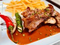 Jídlo v hotelu nebo okolí