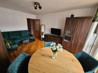 Televízia a/alebo spoločenská miestnosť v ubytovaní Apartament Dworzec PKP