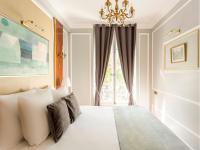 Łóżko lub łóżka w pokoju w obiekcie Merveil - Luxury Suite - Marais - Antoine I