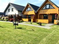 Vonkajšia záhrada v ubytovaní Delfinek - Domki Apartamenty
