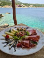 Mad på pensionatet eller i nærheden