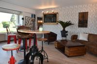 Et opholdsområde på Logis Hôtel Vannes Nord Le Clos Des Hortensias