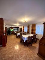 a restaurant with tables and chairs in a room at Pensiunea Casa-Stefanel in Sadova