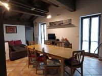 Televízia a/alebo spoločenská miestnosť v ubytovaní Chalet Carlines - Grand appartement années 70 ! Dans chalet sans parking MAE-3814