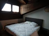 Posteľ alebo postele v izbe v ubytovaní Chalet Carlines - Grand appartement années 70 ! Dans chalet sans parking MAE-3814