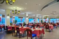 En restaurant eller et andet spisested på Porto matrouh Blue sea