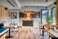 A kitchen or kitchenette at Boutiquehotel ZOMM in Seefeld