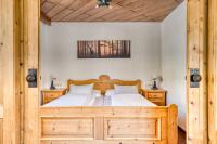 A bed or beds in a room at Boutiquehotel ZOMM in Seefeld