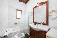 Kúpeľňa v ubytovaní Villa Tzina