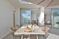 Posedenie v ubytovaní Altea Bayview Apartment by NRAS