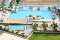 Bazén v ubytování Livbnb Suites - Lavish 2BR w/ Burj Khalifa Views & Near Dubai Mall nebo v jeho okolí