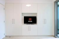 TV a/nebo společenská místnost v ubytování Livbnb Suites - Lavish 2BR w/ Burj Khalifa Views & Near Dubai Mall