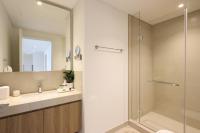 Koupelna v ubytování Livbnb Suites - Lavish 2BR w/ Burj Khalifa Views & Near Dubai Mall