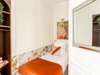 Łóżko lub łóżka w pokoju w obiekcie Merveil - Luxury Suite - Louvre - Marcel III