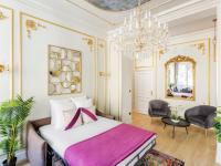 Łóżko lub łóżka w pokoju w obiekcie Merveil - Luxury Suite - Louvre - Marcel III
