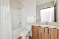 Sonder by Marriott Bonvoy Pivot Apartments Capitol Hillにあるバスルーム
