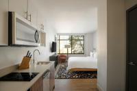 Sonder by Marriott Bonvoy Pivot Apartments Capitol Hillにあるベッド