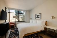 Sonder by Marriott Bonvoy Pivot Apartments Capitol Hillにあるベッド