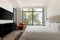 Sonder by Marriott Bonvoy Pivot Apartments Capitol Hillにあるベッド