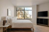 Sonder by Marriott Bonvoy Pivot Apartments Capitol Hillにあるテレビまたはエンターテインメントセンター