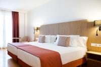 Cama o camas de una habitación en Hotel Silken Villa de Laguardia