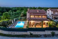 Bazén v ubytování Villa San Andrea - ideal for families, 8 adults, 2 children up to 5 years, 1 children up to 1 years nebo v jeho okolí