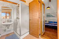 Koupelna v ubytování Villa San Andrea - ideal for families, 8 adults, 2 children up to 5 years, 1 children up to 1 years