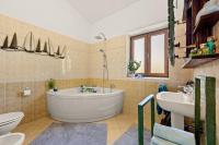 Koupelna v ubytování Villa San Andrea - ideal for families, 8 adults, 2 children up to 5 years, 1 children up to 1 years