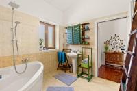 Koupelna v ubytování Villa San Andrea - ideal for families, 8 adults, 2 children up to 5 years, 1 children up to 1 years
