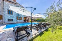 Bazén v ubytování Villa San Andrea - ideal for families, 8 adults, 2 children up to 5 years, 1 children up to 1 years nebo v jeho okolí