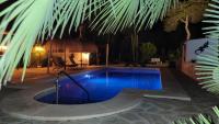 The swimming pool at or close to Casa Caledonia - Appartement dans villa avec jardin arboré et piscine à 500 M de la mer
