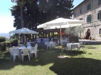 A garden outside Belvilla by OYO Splendid Farmhouse with Jacuzzi
