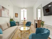 Televízia a/alebo spoločenská miestnosť v ubytovaní Cozy Apartment - Champs Elysees - Wagram