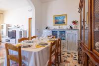 A television and/or entertainment centre at Casa Graziella the top holiday home