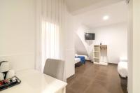 Televízia a/alebo spoločenská miestnosť v ubytovaní Laramond Barcelona Rooms