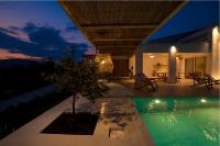 Bazén v ubytovaní Aristotelia Gi - Premium Luxury Villas with Private Pools alebo v jeho blízkosti