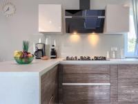 Kuchyň nebo kuchyňský kout v ubytování Apartment Nina by Interhome