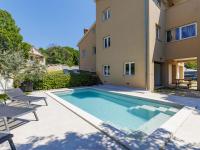 Bazén v ubytování Apartment Nina by Interhome nebo v jeho okolí