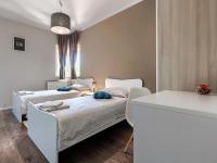 Postel nebo postele na pokoji v ubytování Apartment Nina by Interhome