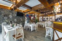 En restaurant eller et andet spisested på Gościniec Zaskalnik Szczawnica