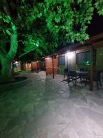Patio alebo iná vonkajšia časť ubytovania Platanes Apartments
