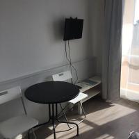 Televízia a/alebo spoločenská miestnosť v ubytovaní Milan Apartmanok