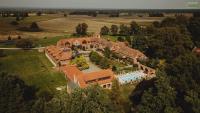 Basen w obiekcie Żabi Dwór - HOTEL - RESTAURACJA - SPA lub w pobliżu