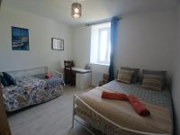 Łóżko lub łóżka w pokoju w obiekcie Manoir de kerozet - Chambres chez l'habitant - 3 chiens