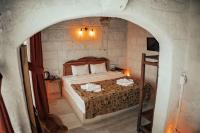 Postel nebo postele na pokoji v ubytování Cappadocia Snora Cave