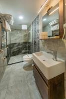 A bathroom at Beyazit Palace Hotel