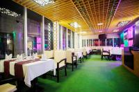 Veitingastaður eða matsölustaður á Hotel Luxury Inn
