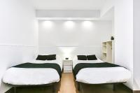 Posteľ alebo postele v izbe v ubytovaní Laramond Barcelona Rooms