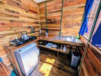 Arboura Eco Cabinsにあるキッチンまたは簡易キッチン
