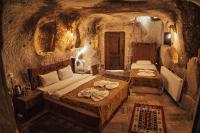 Postel nebo postele na pokoji v ubytování Cappadocia Snora Cave
